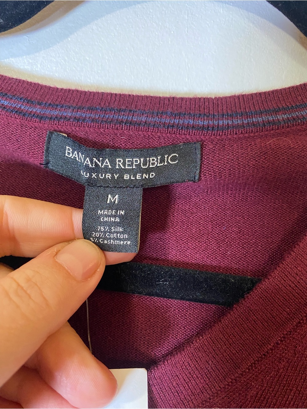 Banana Republic Silk Cashmere Sweater V Neck Quiet Money Capsule Basic NWT - Picture 4 of 7